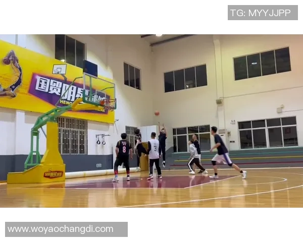 足球巨星化身园艺师 展现球场外的别样种花风采